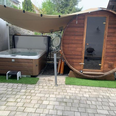 4 * Wohnung Spa Whirlpool & Sauna In Seenaehe 普莱因费尔德 外观 照片